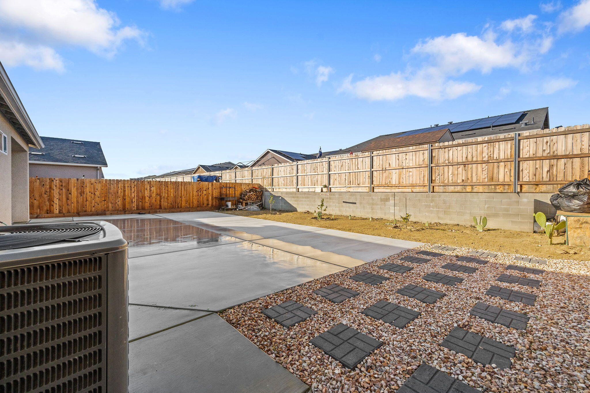 1237 E Orange St, Avenal, CA 93204