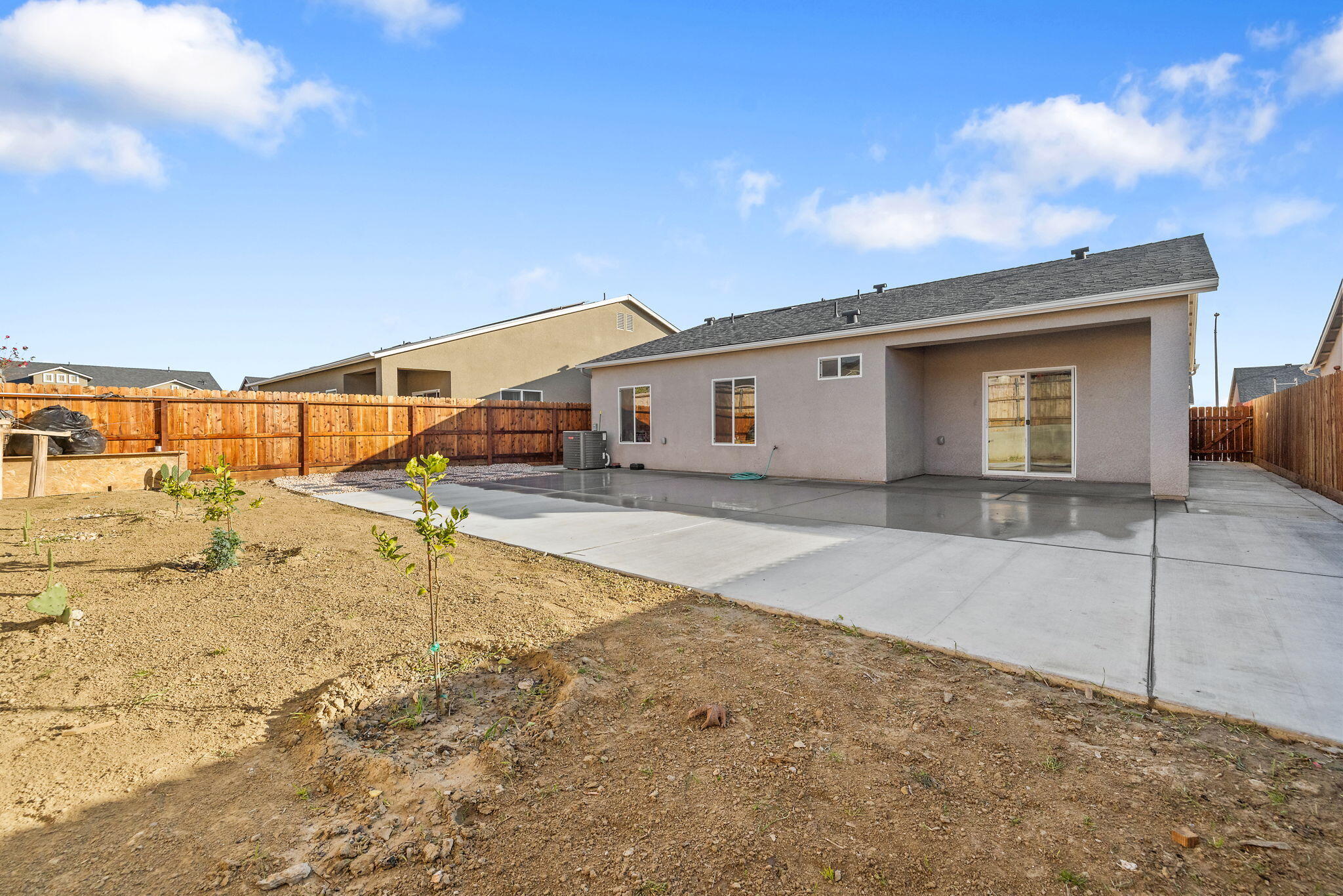 1237 E Orange St, Avenal, CA 93204