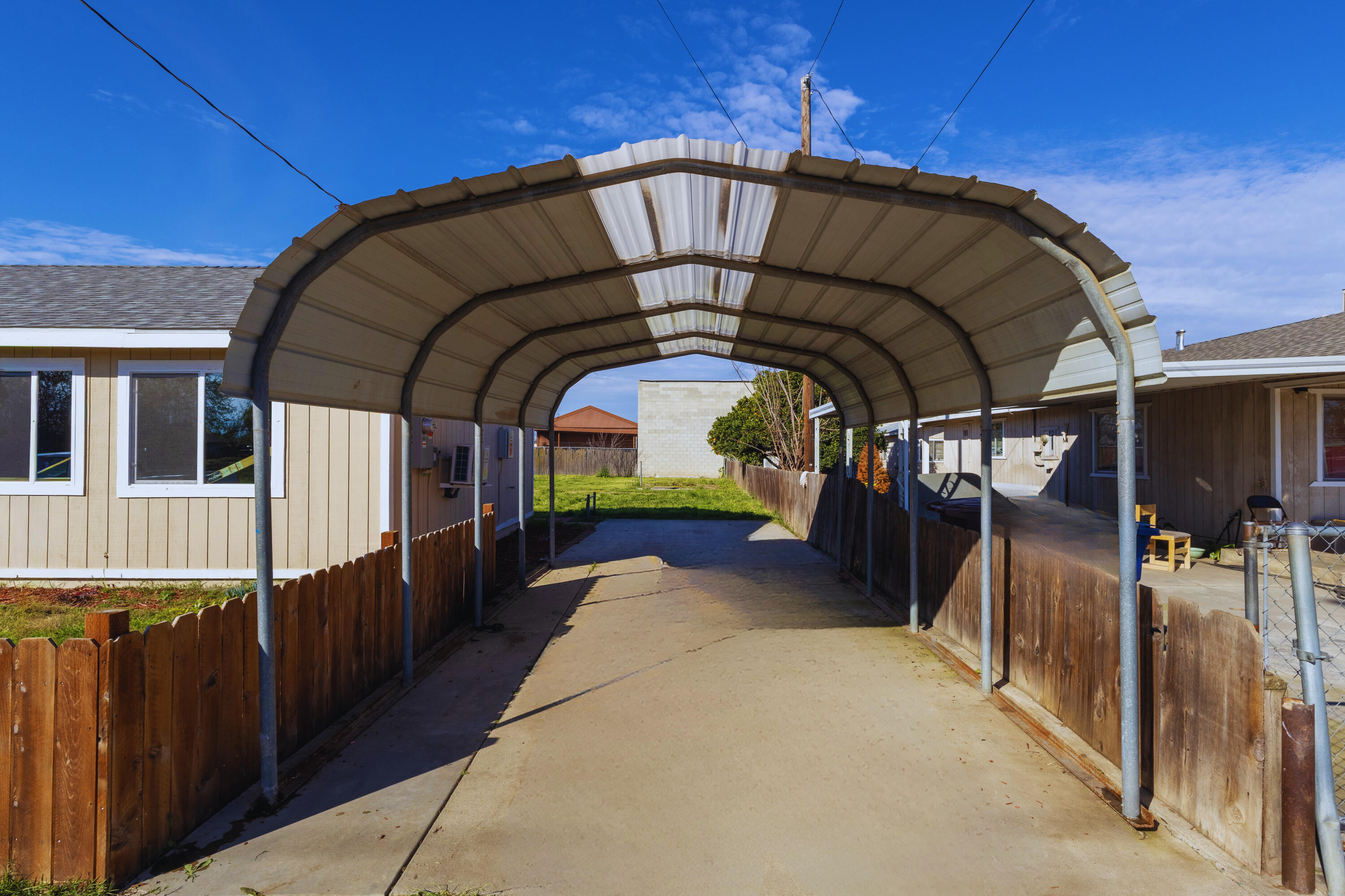 209 S Magnolia Ave, Farmersville, CA 93223