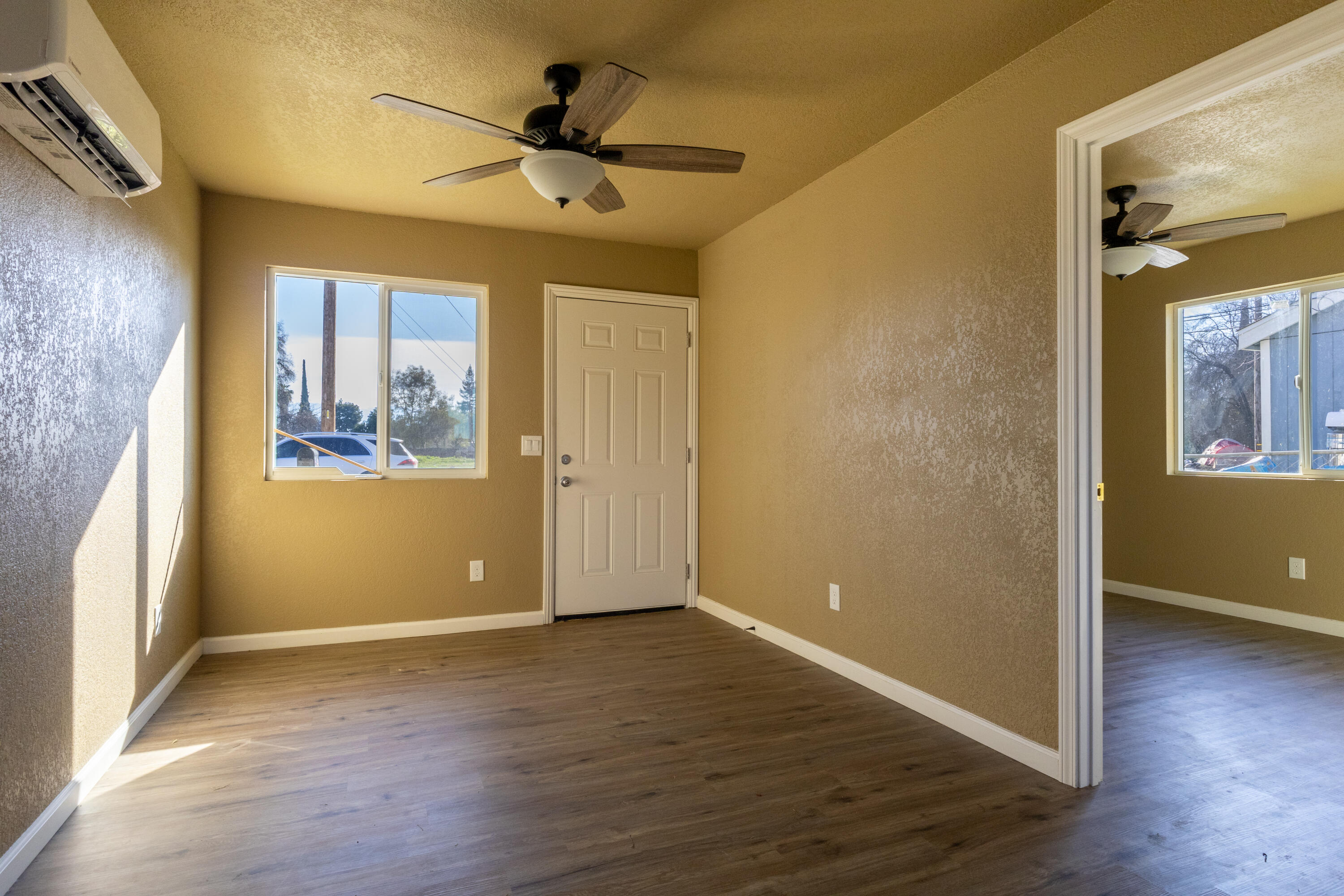 209 S Magnolia Ave, Farmersville, CA 93223