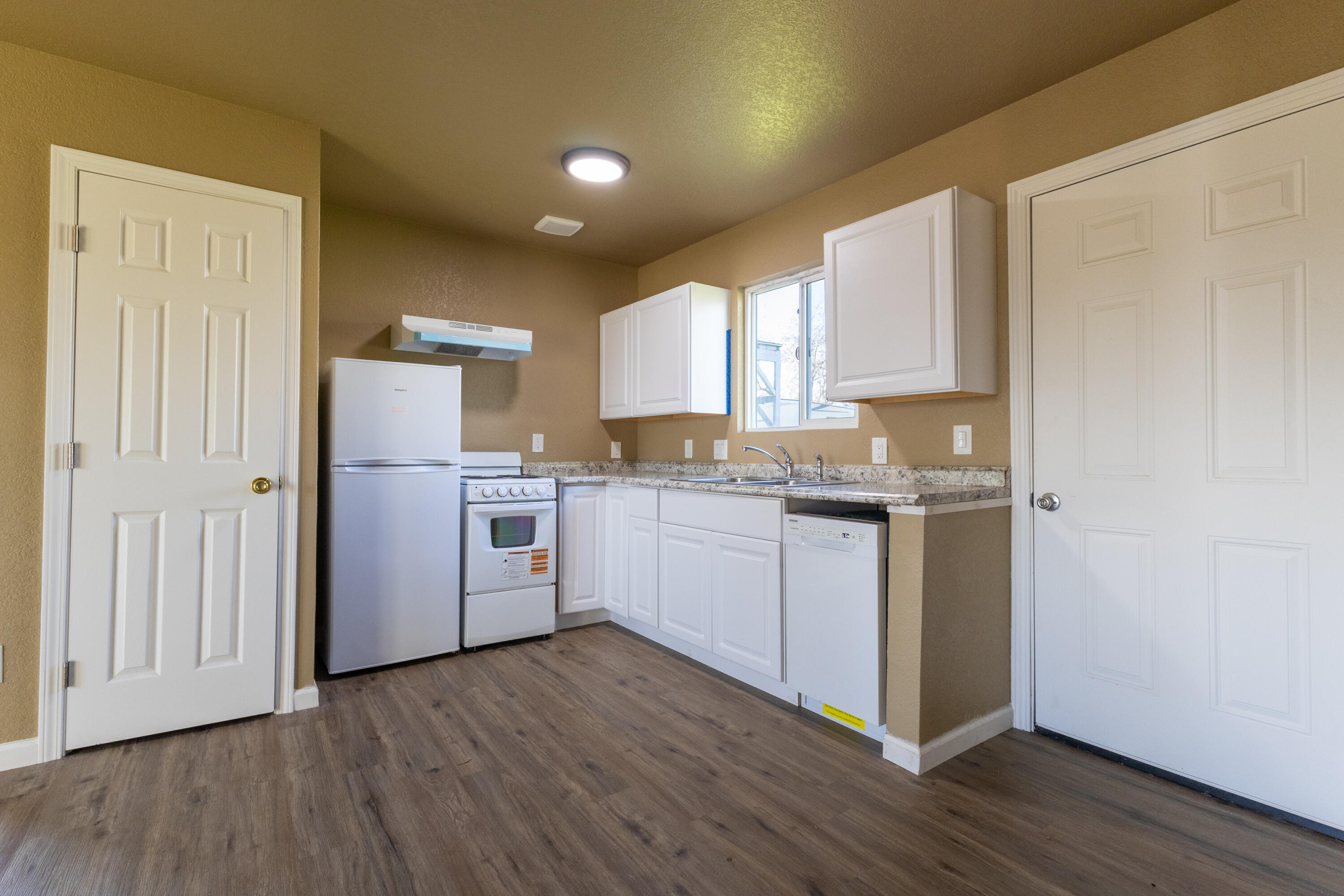 209 S Magnolia Ave, Farmersville, CA 93223