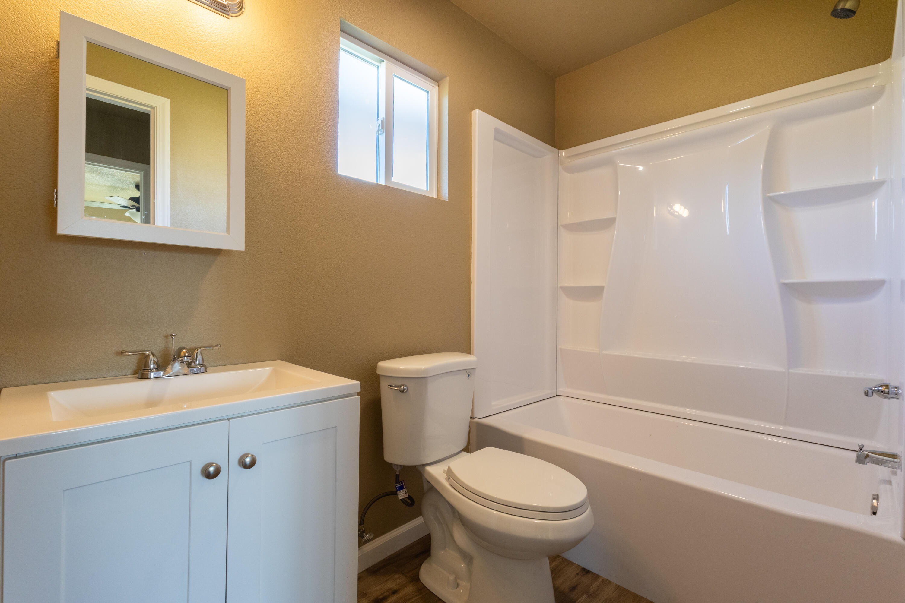 209 S Magnolia Ave, Farmersville, CA 93223