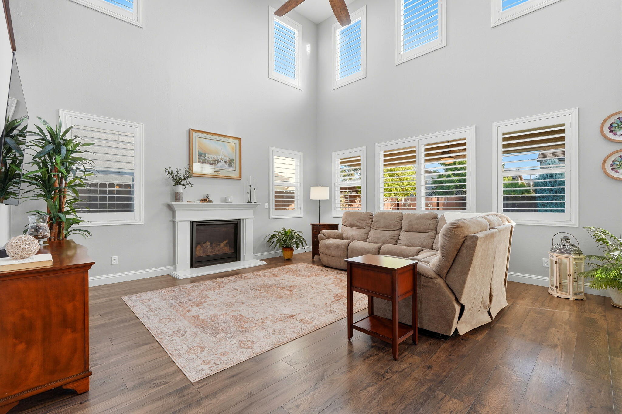 2619 W Connelly Ave, Visalia, CA 93291