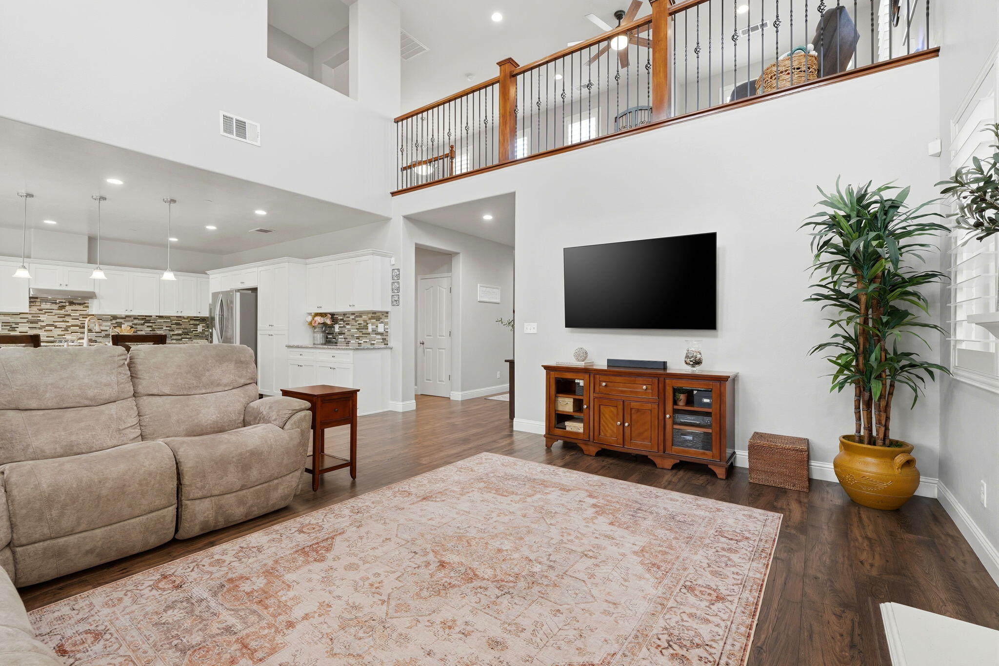 2619 W Connelly Ave, Visalia, CA 93291