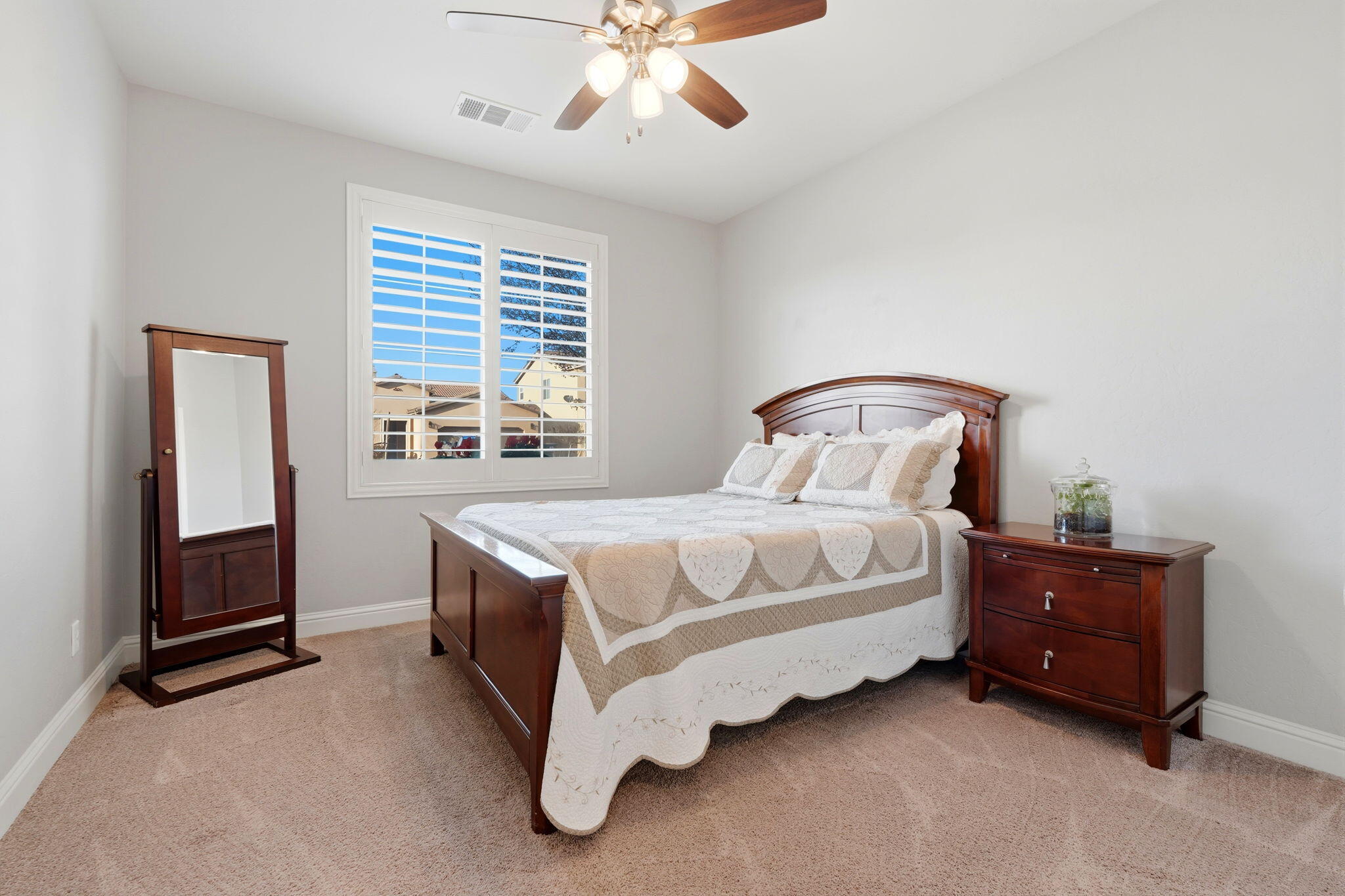 2619 W Connelly Ave, Visalia, CA 93291