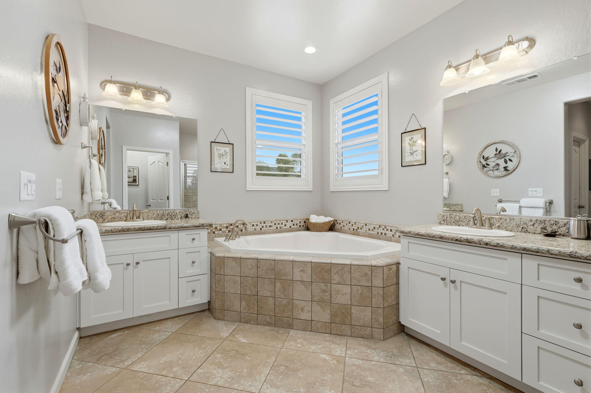 2619 W Connelly Ave, Visalia, CA 93291