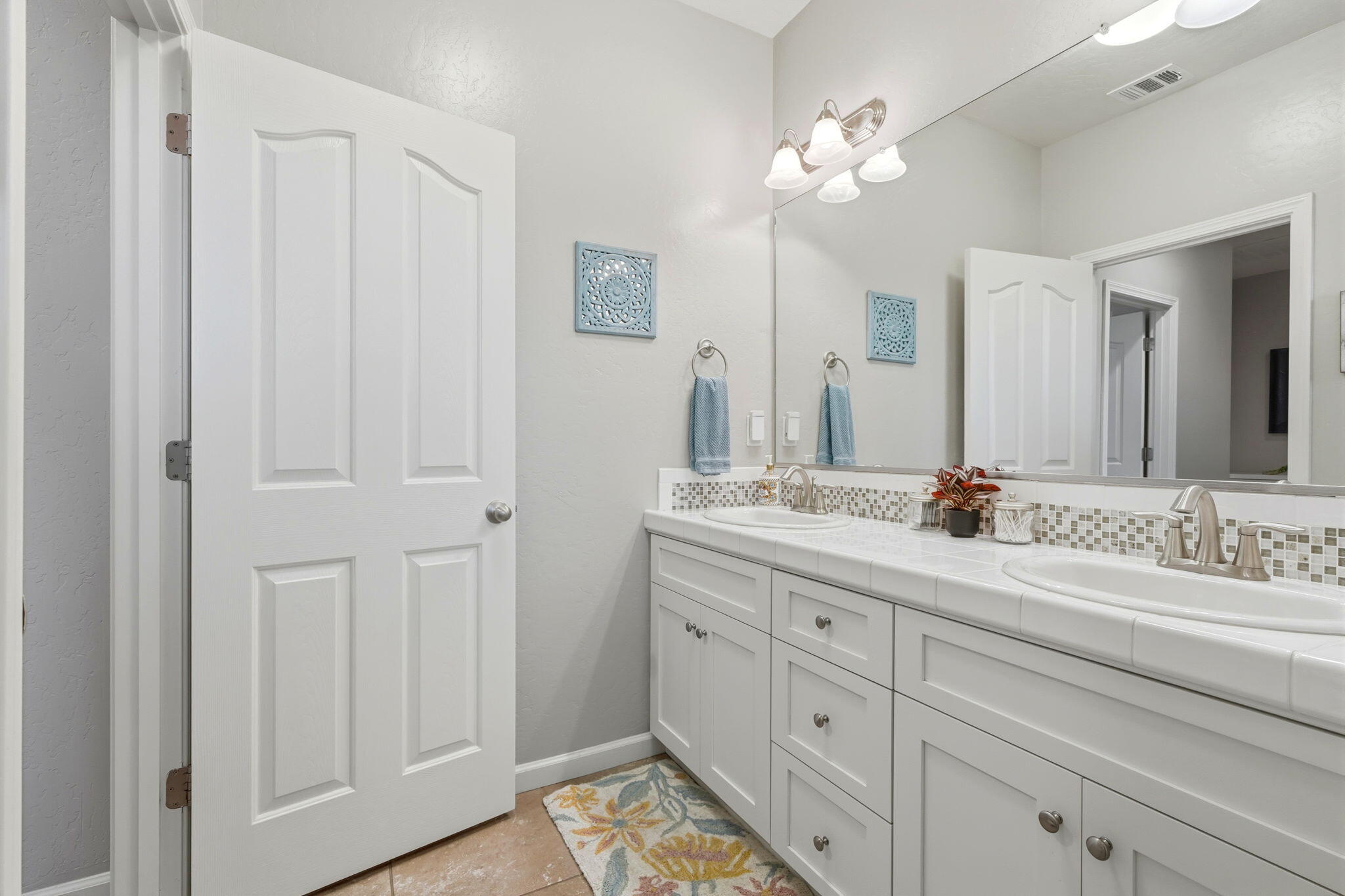 2619 W Connelly Ave, Visalia, CA 93291