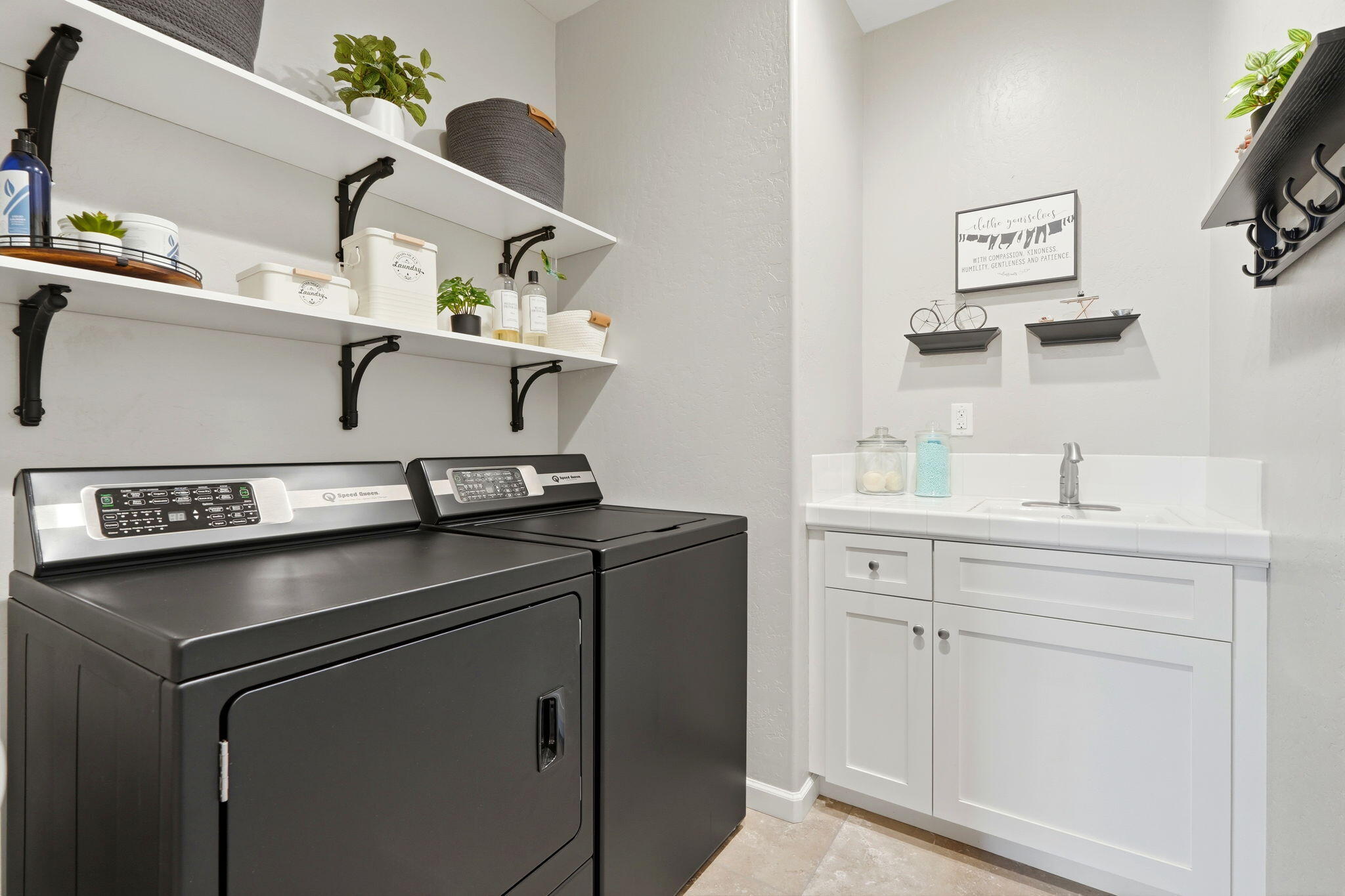 2619 W Connelly Ave, Visalia, CA 93291