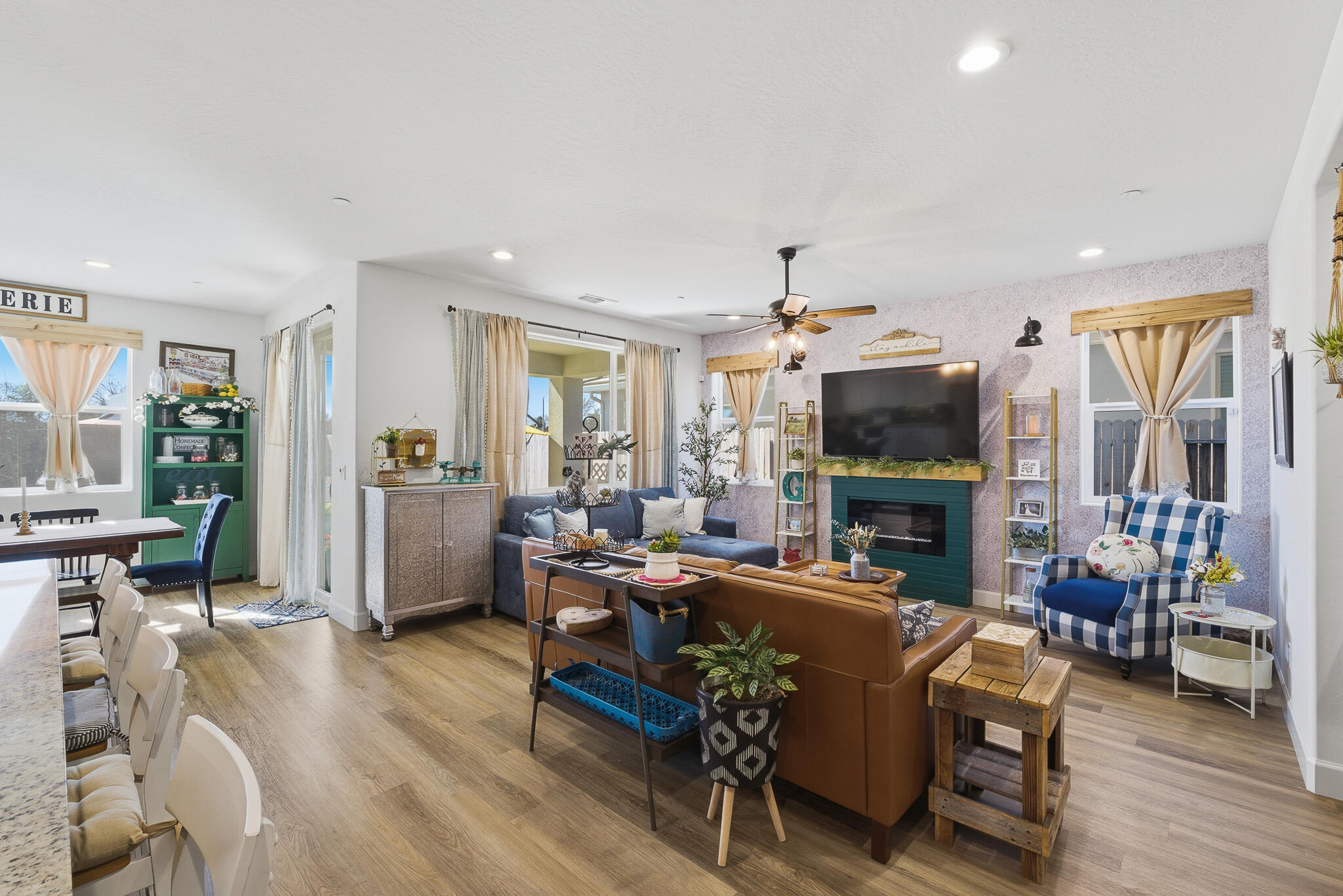 2827 Sand Hills Ave, Tulare, CA 93274