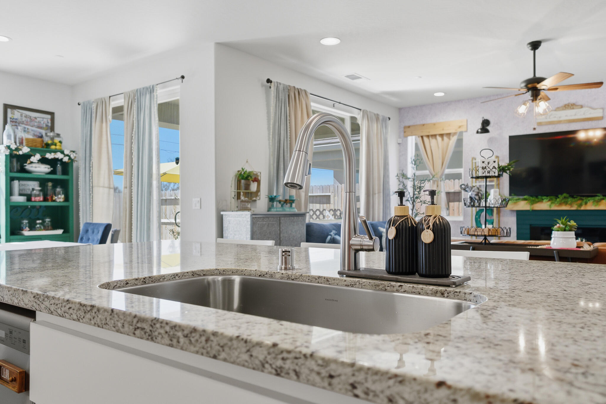 2827 Sand Hills Ave, Tulare, CA 93274