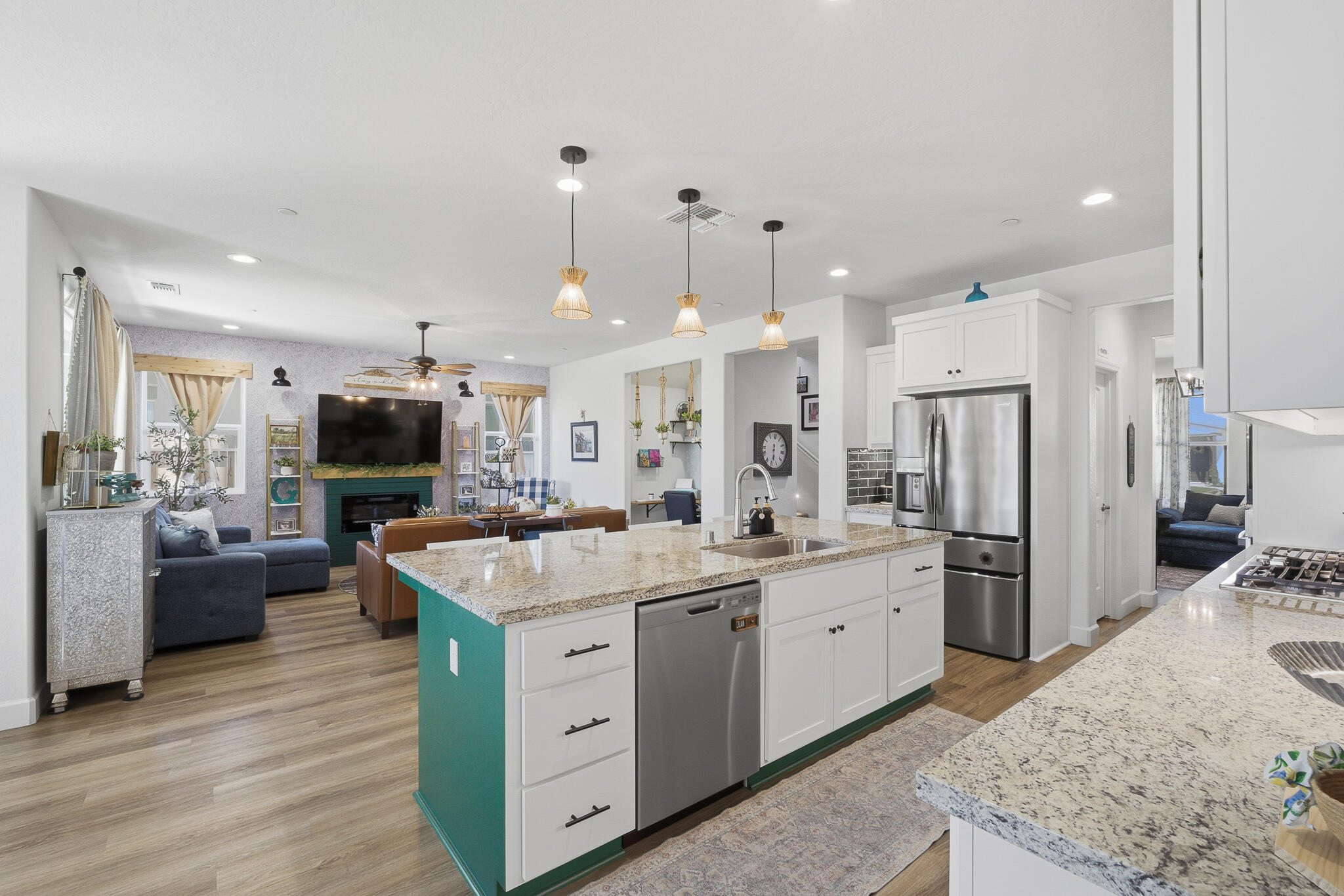 2827 Sand Hills Ave, Tulare, CA 93274