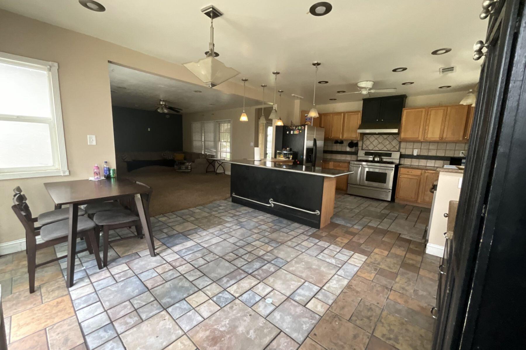 515 Neville St, Hanford, CA 93230