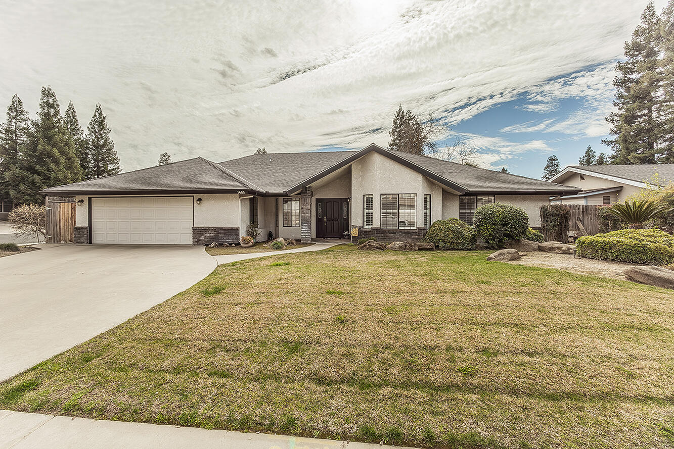 1405 W Flora Ave, Reedley, CA 93654