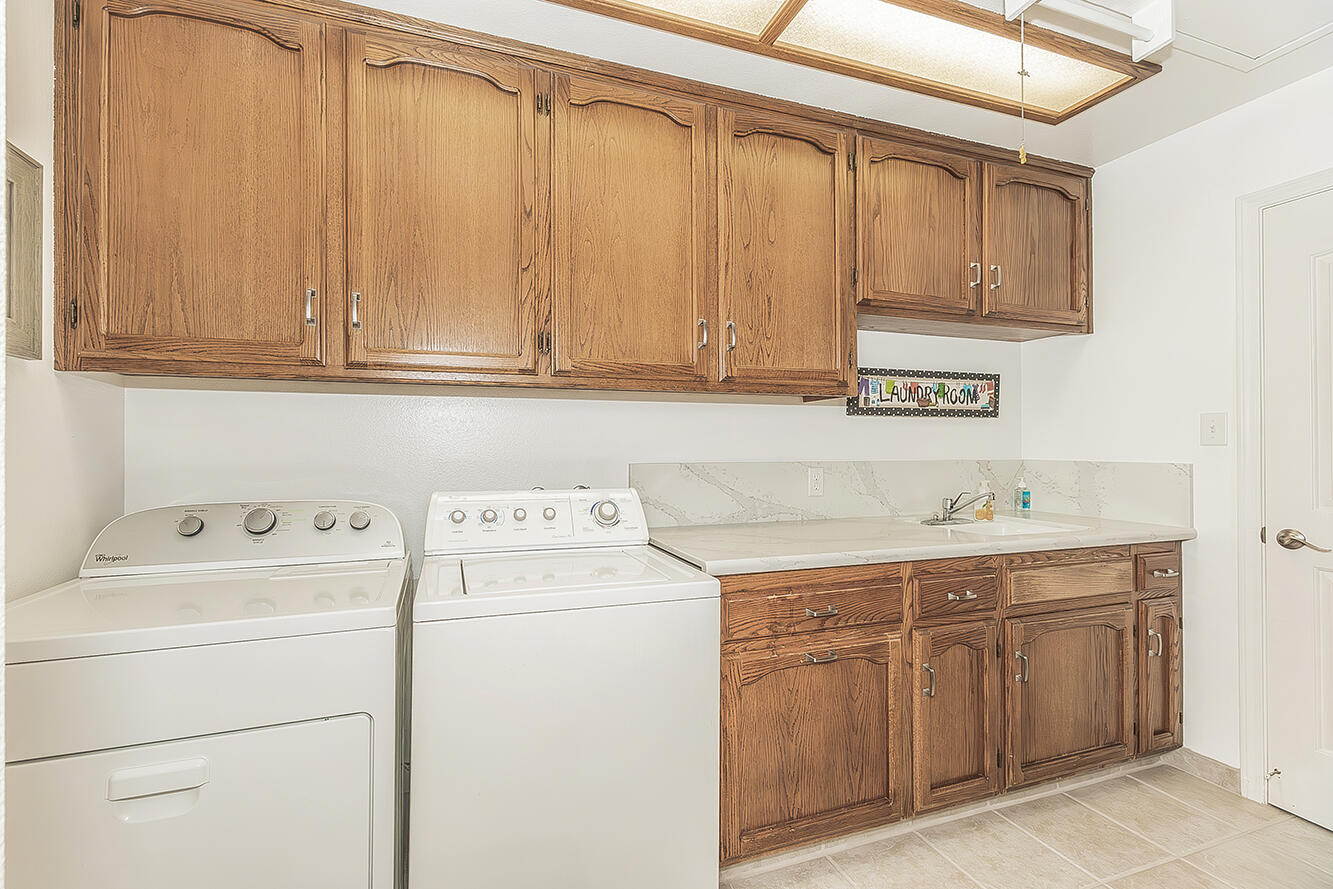 1405 W Flora Ave, Reedley, CA 93654