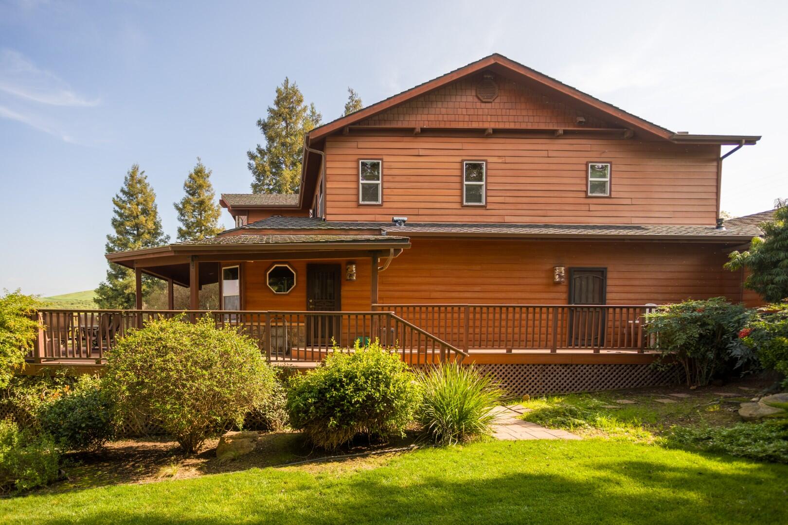 24211 Johns Dr, Porterville, CA 93257