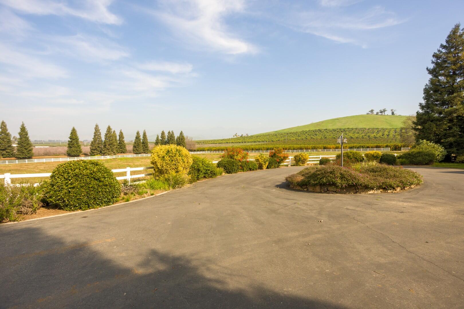 24211 Johns Dr, Porterville, CA 93257