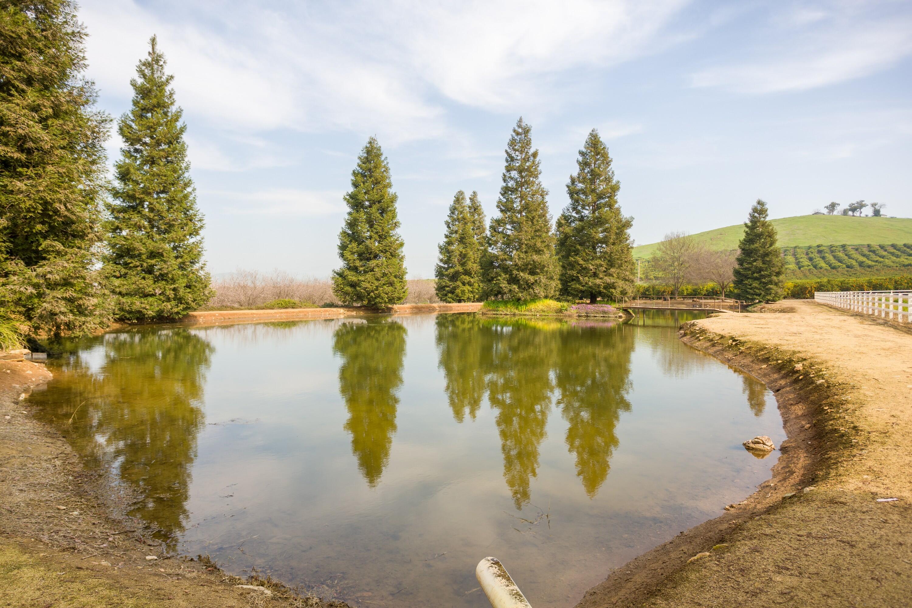 24211 Johns Dr, Porterville, CA 93257