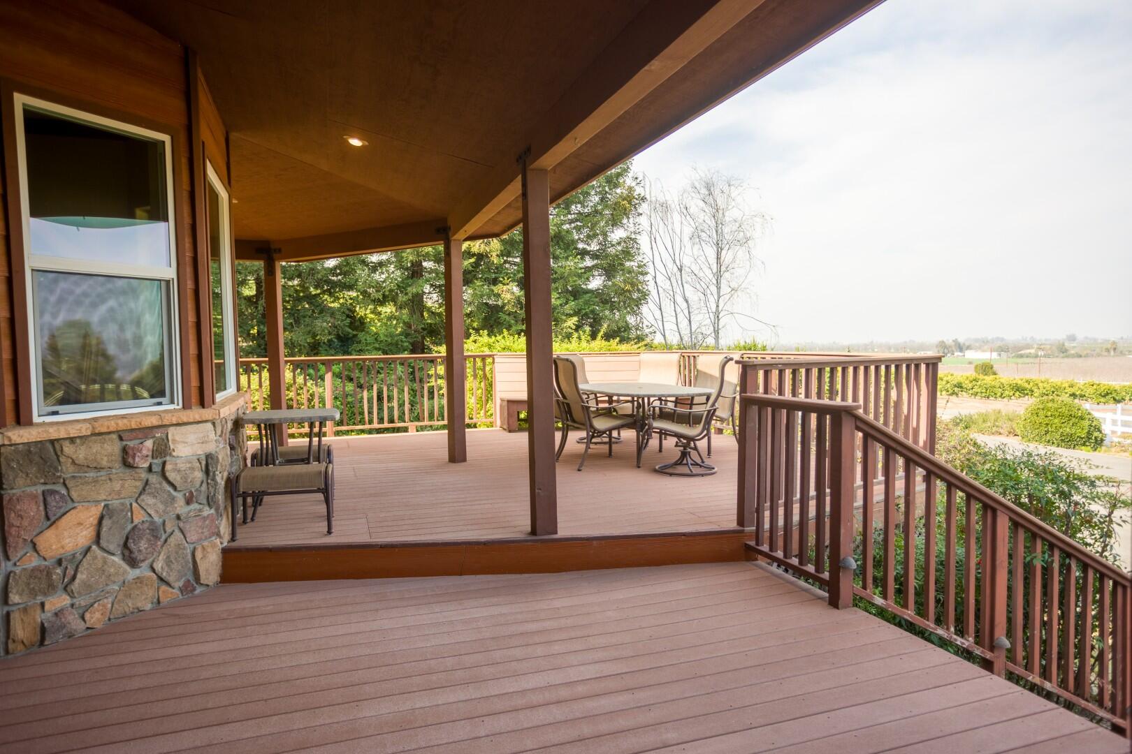 24211 Johns Dr, Porterville, CA 93257