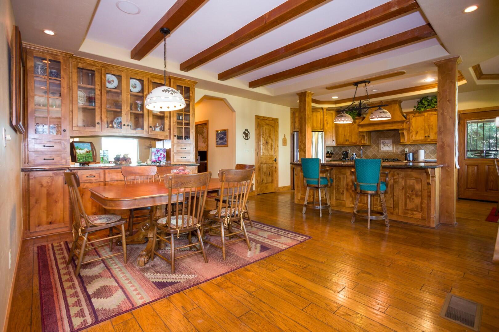 24211 Johns Dr, Porterville, CA 93257