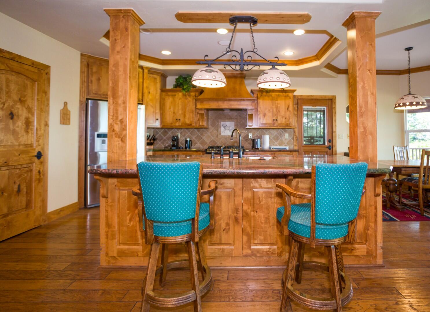 24211 Johns Dr, Porterville, CA 93257