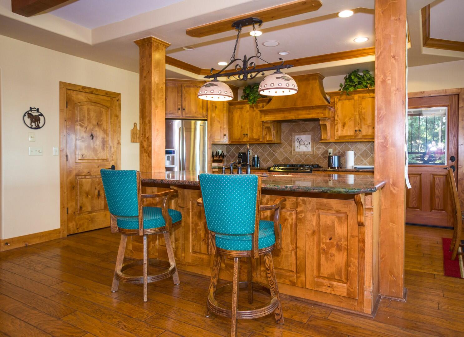 24211 Johns Dr, Porterville, CA 93257