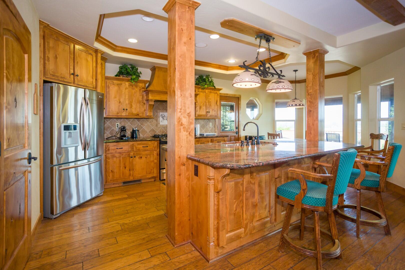 24211 Johns Dr, Porterville, CA 93257