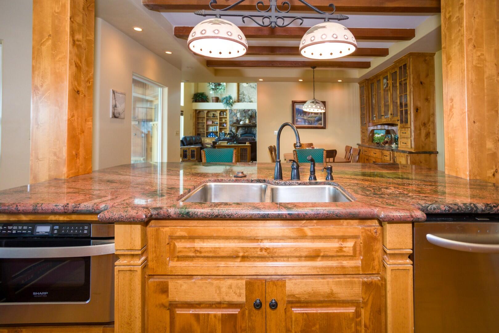 24211 Johns Dr, Porterville, CA 93257