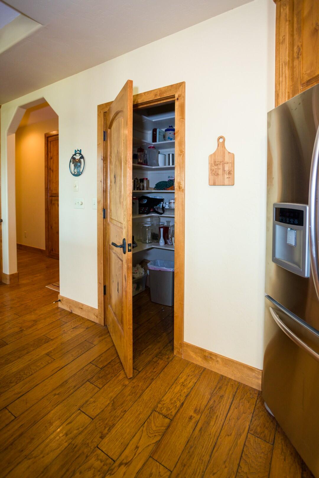 24211 Johns Dr, Porterville, CA 93257