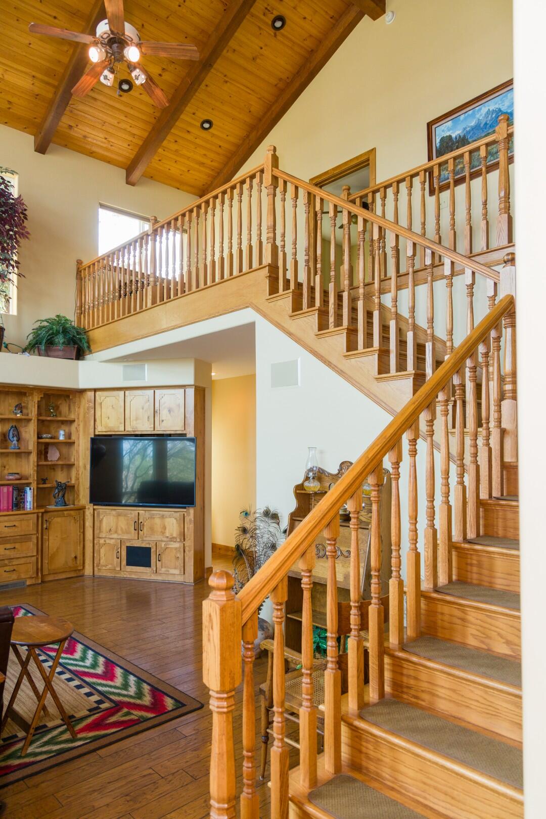 24211 Johns Dr, Porterville, CA 93257