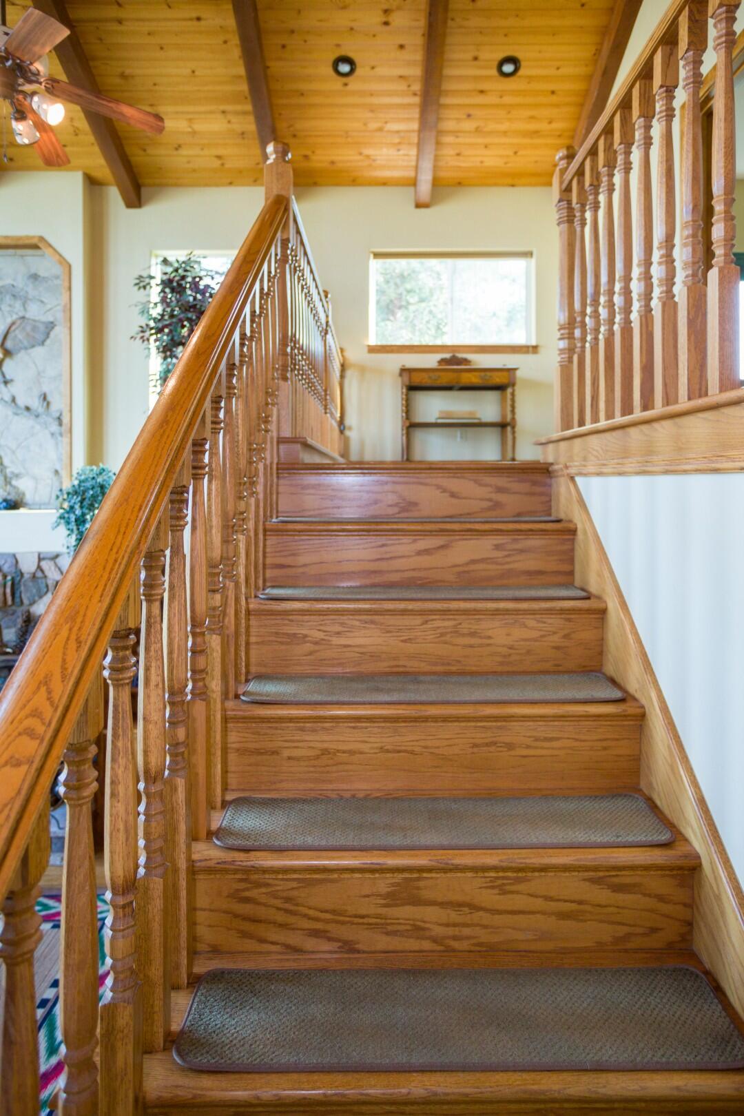 24211 Johns Dr, Porterville, CA 93257