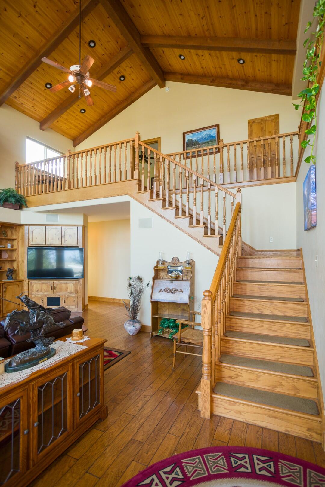 24211 Johns Dr, Porterville, CA 93257