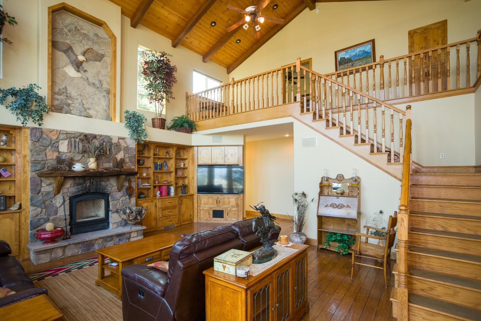 24211 Johns Dr, Porterville, CA 93257