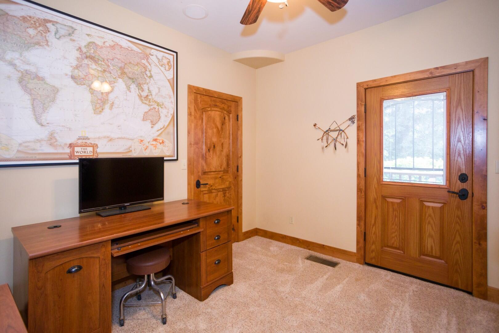 24211 Johns Dr, Porterville, CA 93257