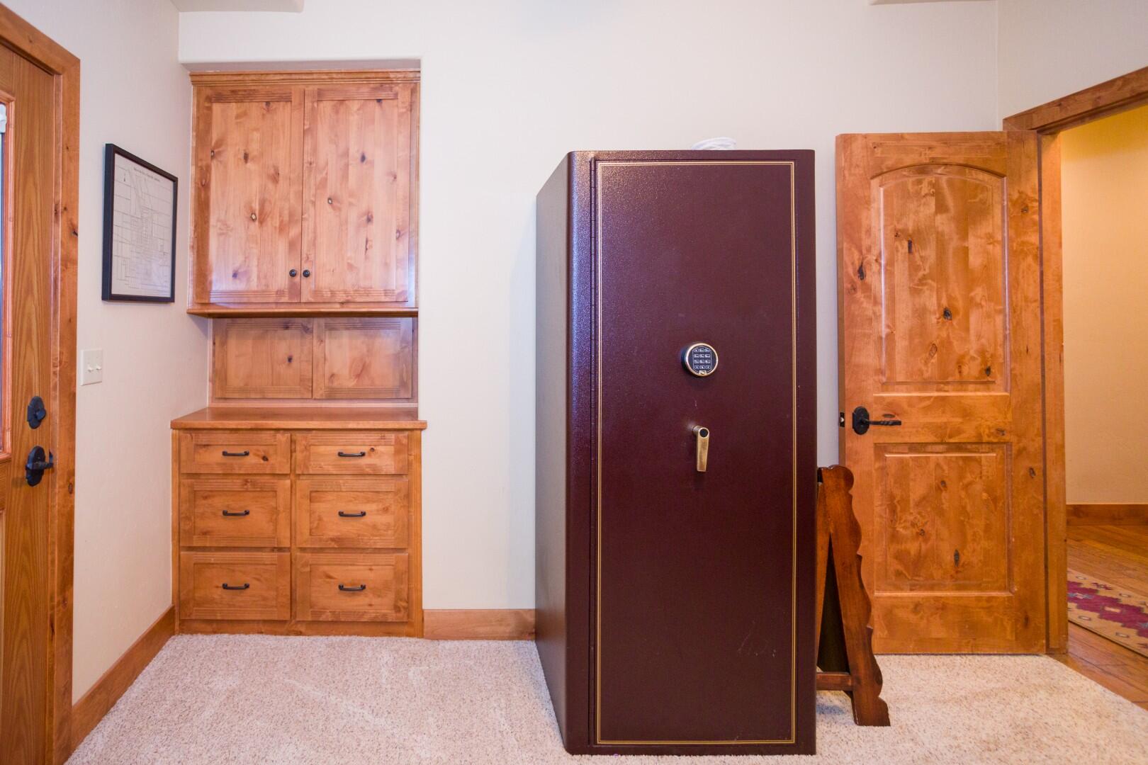 24211 Johns Dr, Porterville, CA 93257