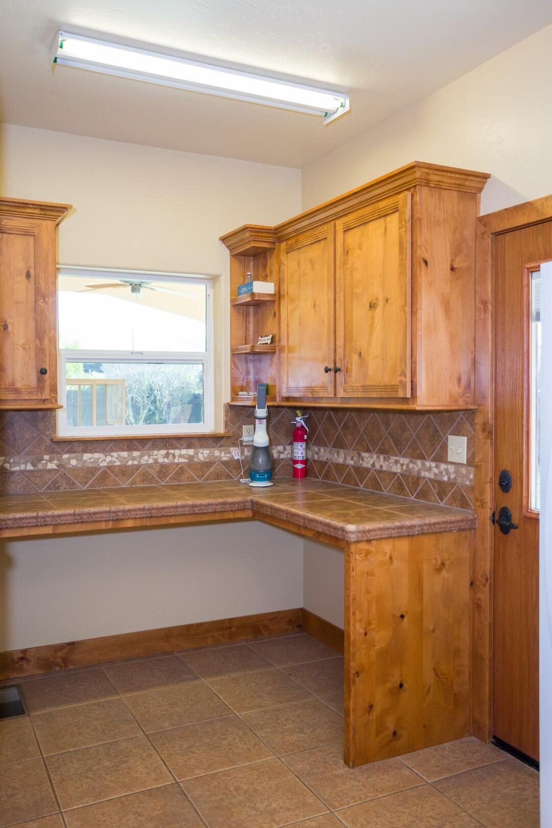 24211 Johns Dr, Porterville, CA 93257