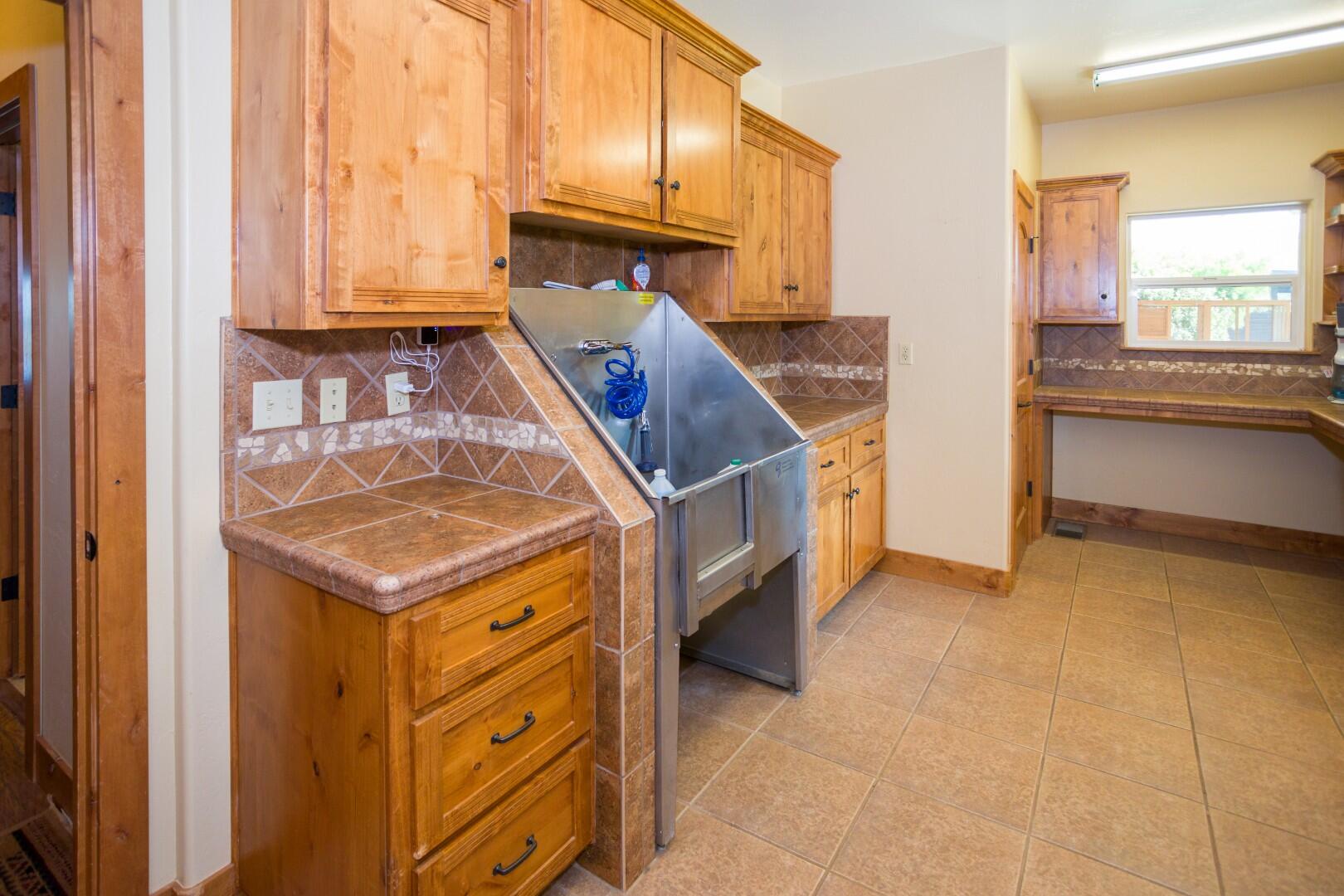 24211 Johns Dr, Porterville, CA 93257