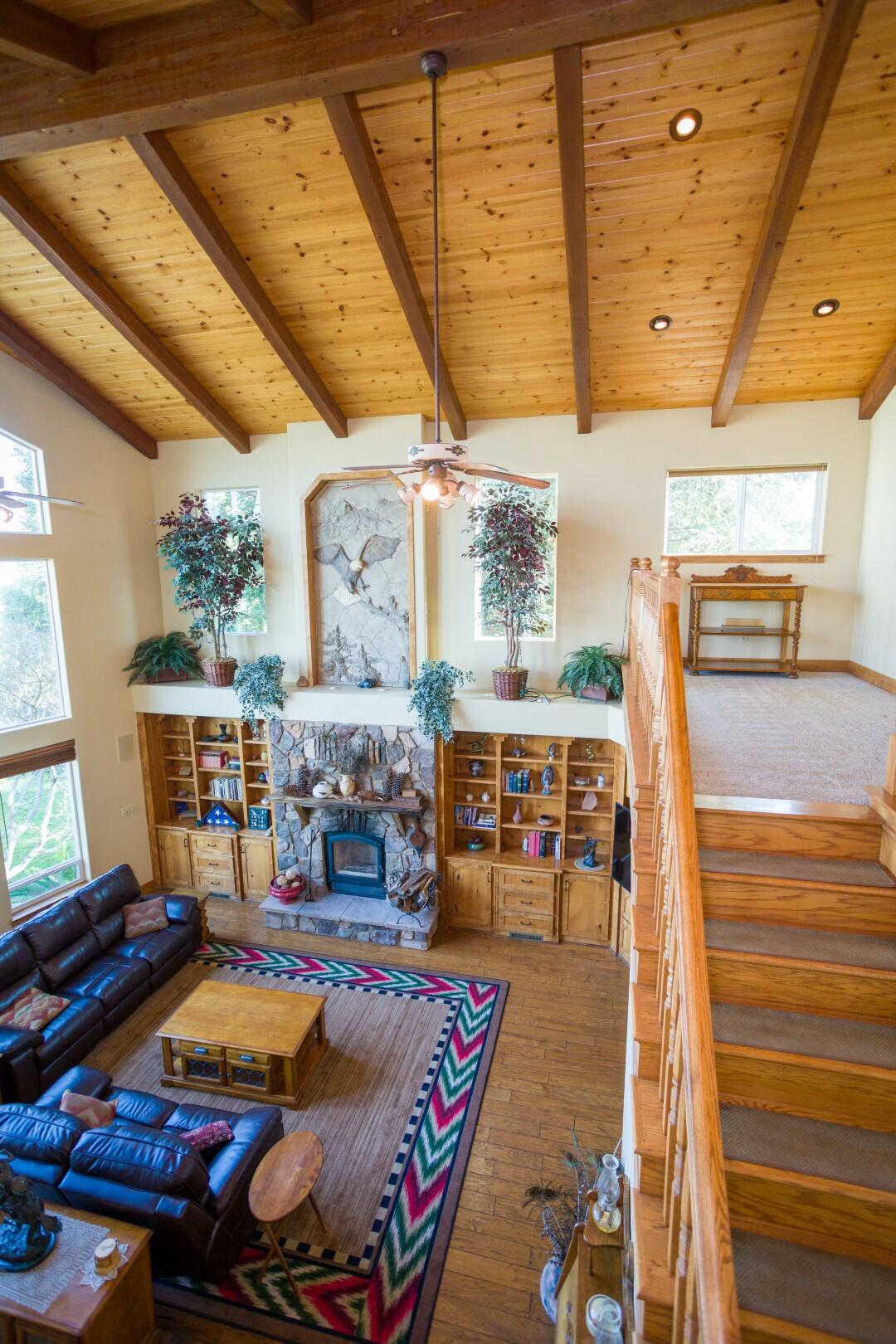 24211 Johns Dr, Porterville, CA 93257