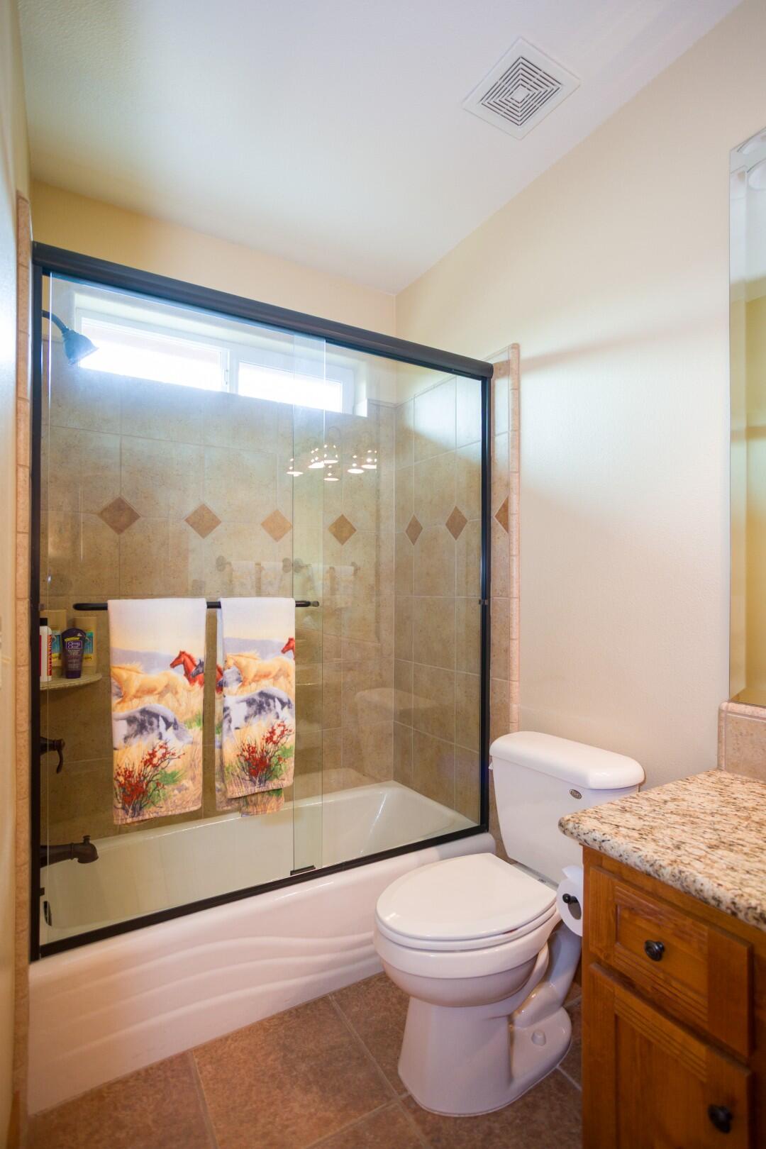 24211 Johns Dr, Porterville, CA 93257