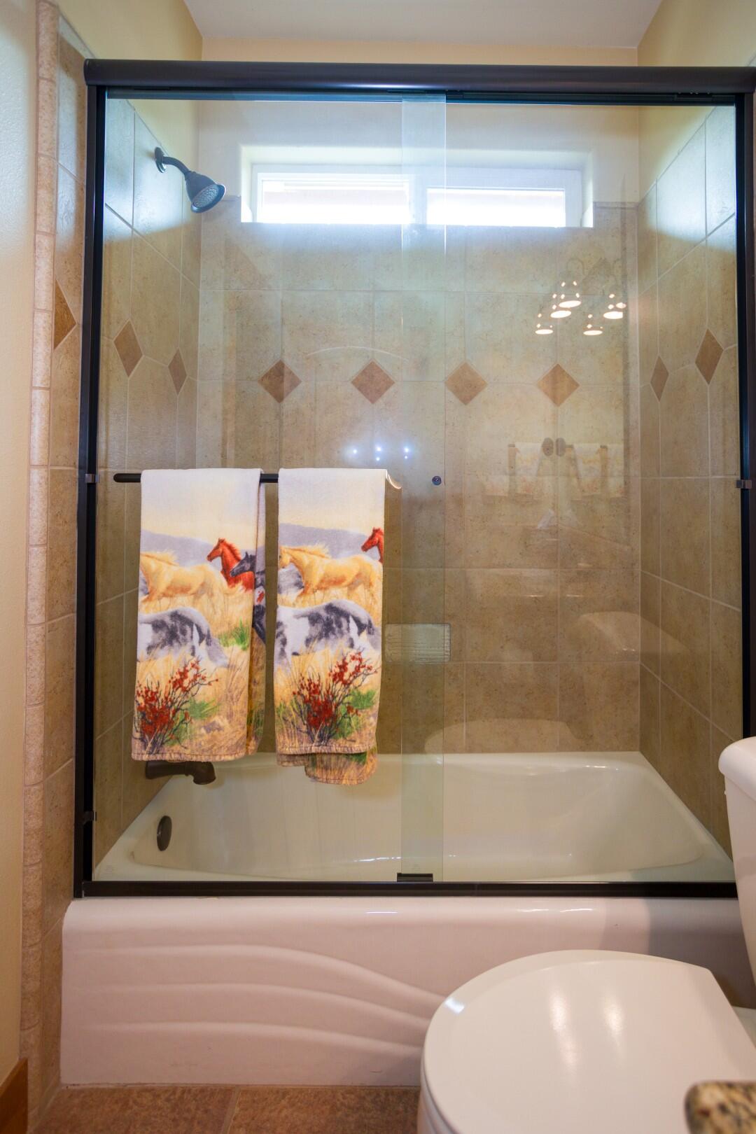 24211 Johns Dr, Porterville, CA 93257