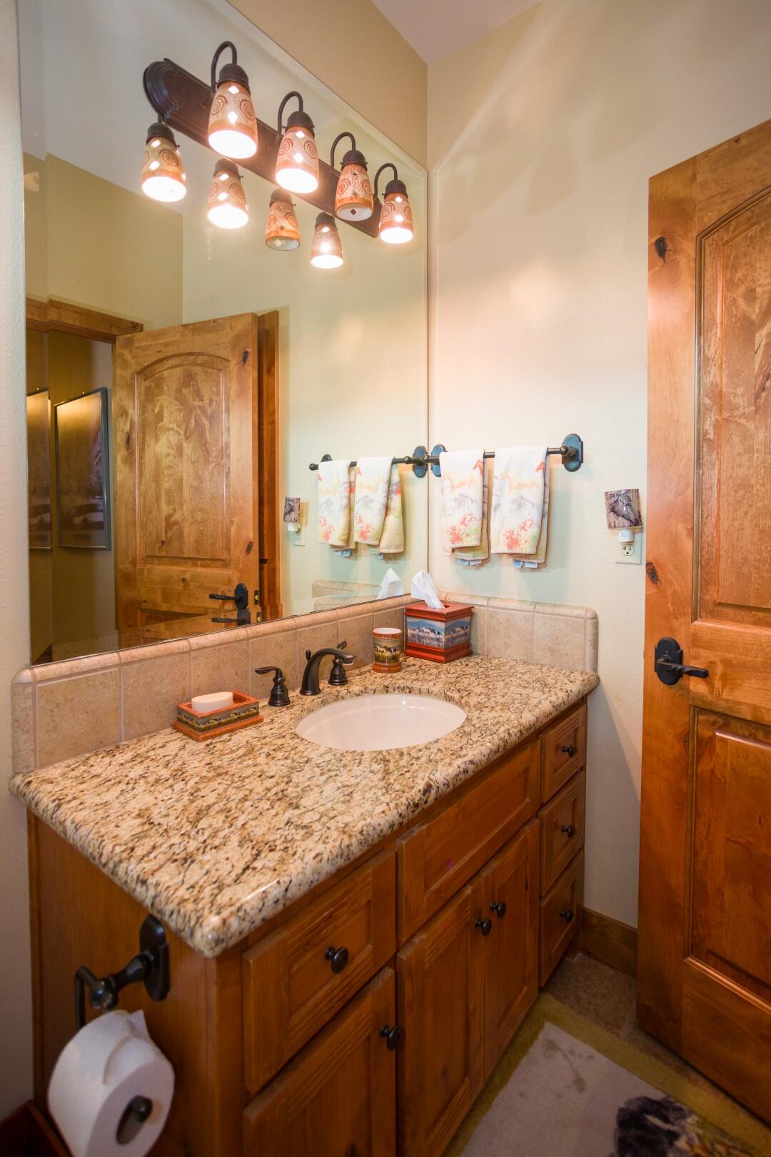 24211 Johns Dr, Porterville, CA 93257