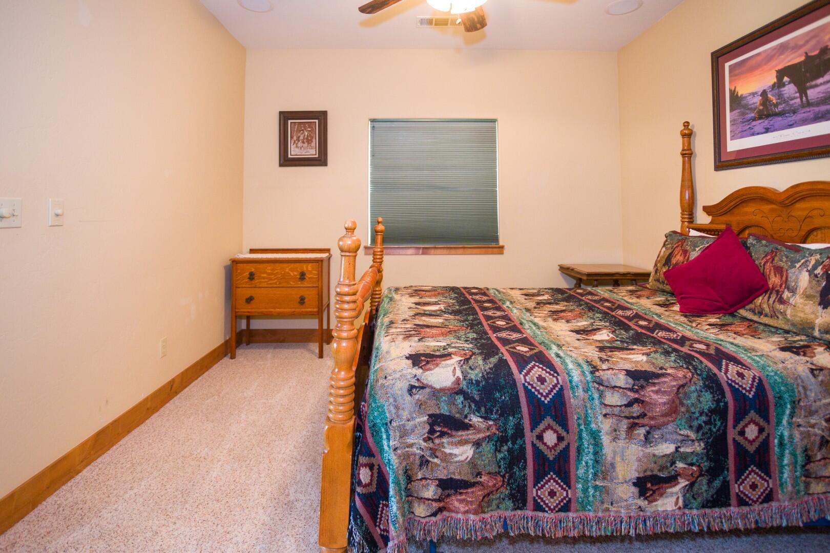 24211 Johns Dr, Porterville, CA 93257