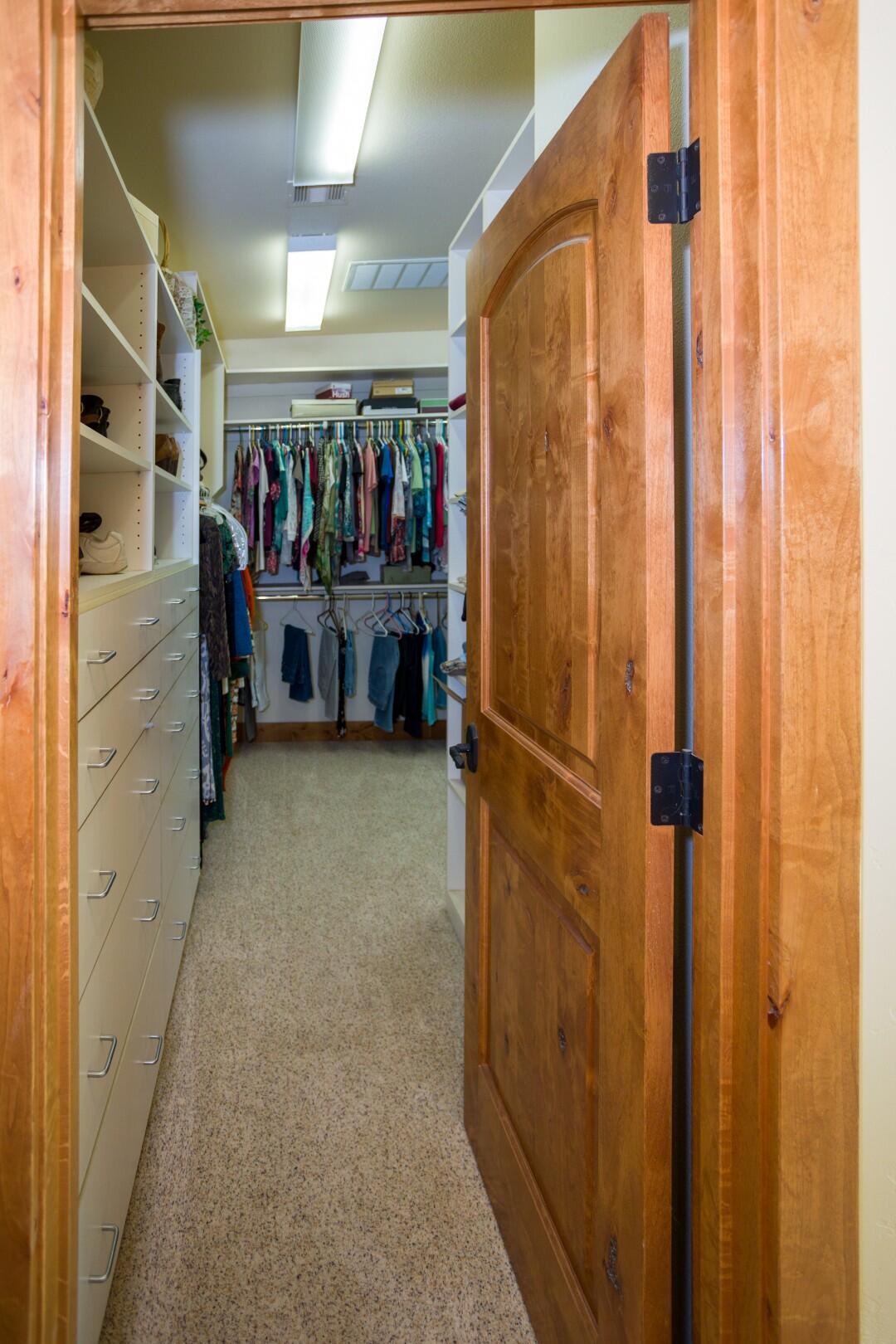 24211 Johns Dr, Porterville, CA 93257