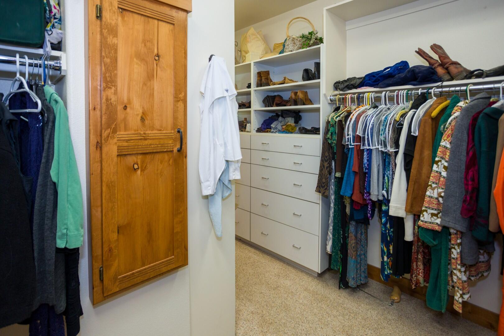 24211 Johns Dr, Porterville, CA 93257