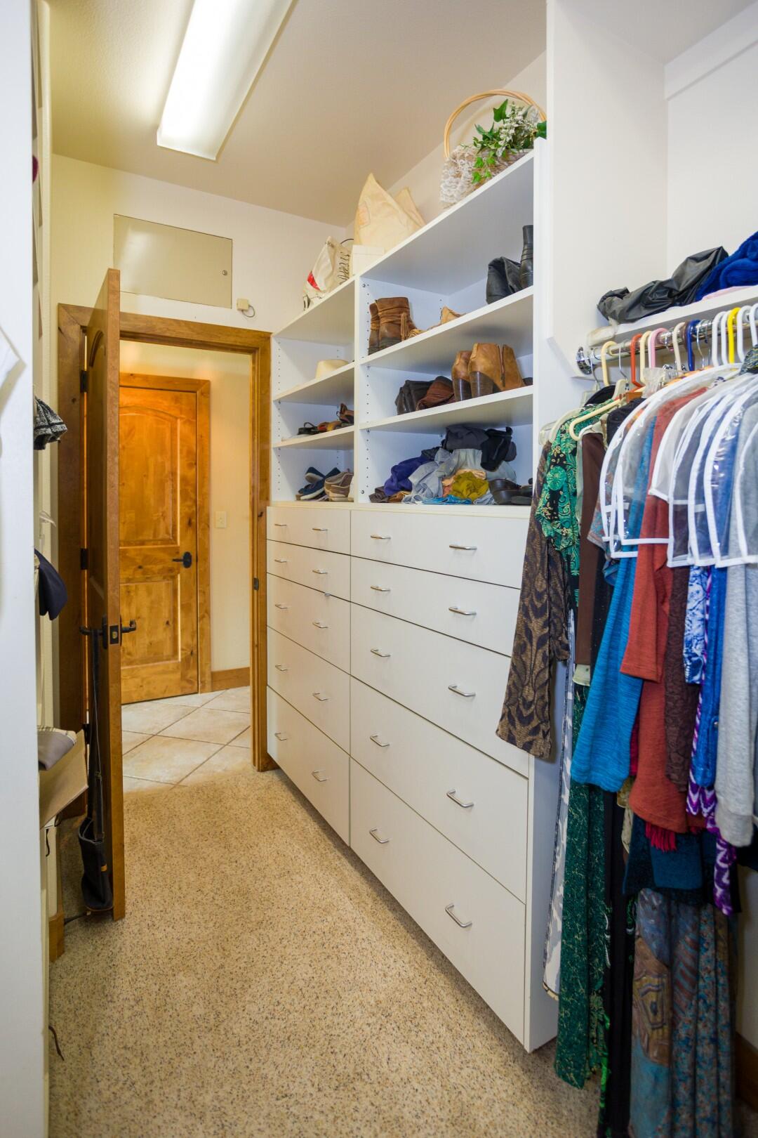 24211 Johns Dr, Porterville, CA 93257