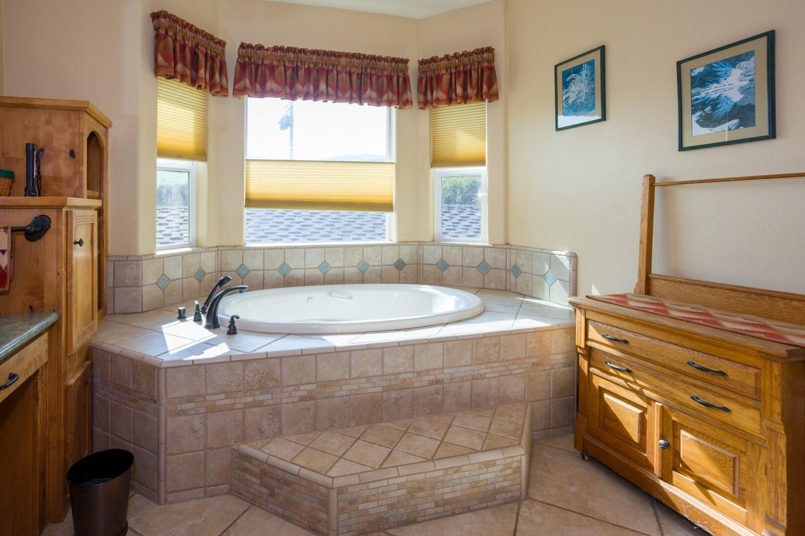 24211 Johns Dr, Porterville, CA 93257