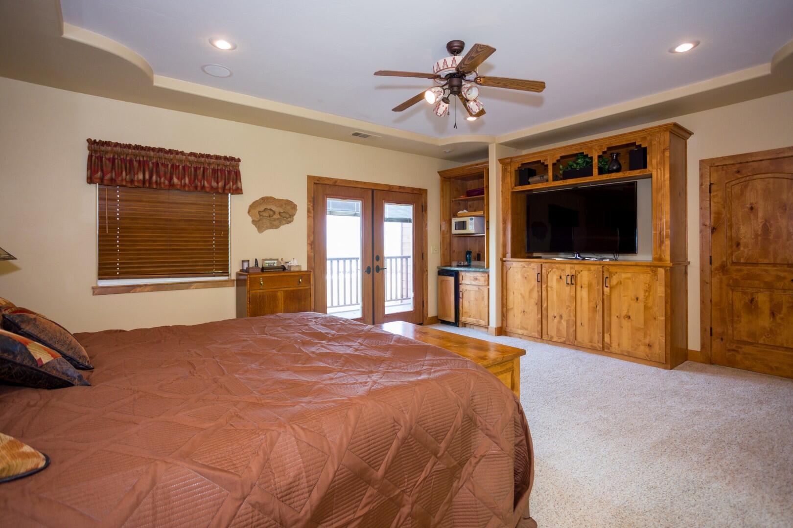 24211 Johns Dr, Porterville, CA 93257