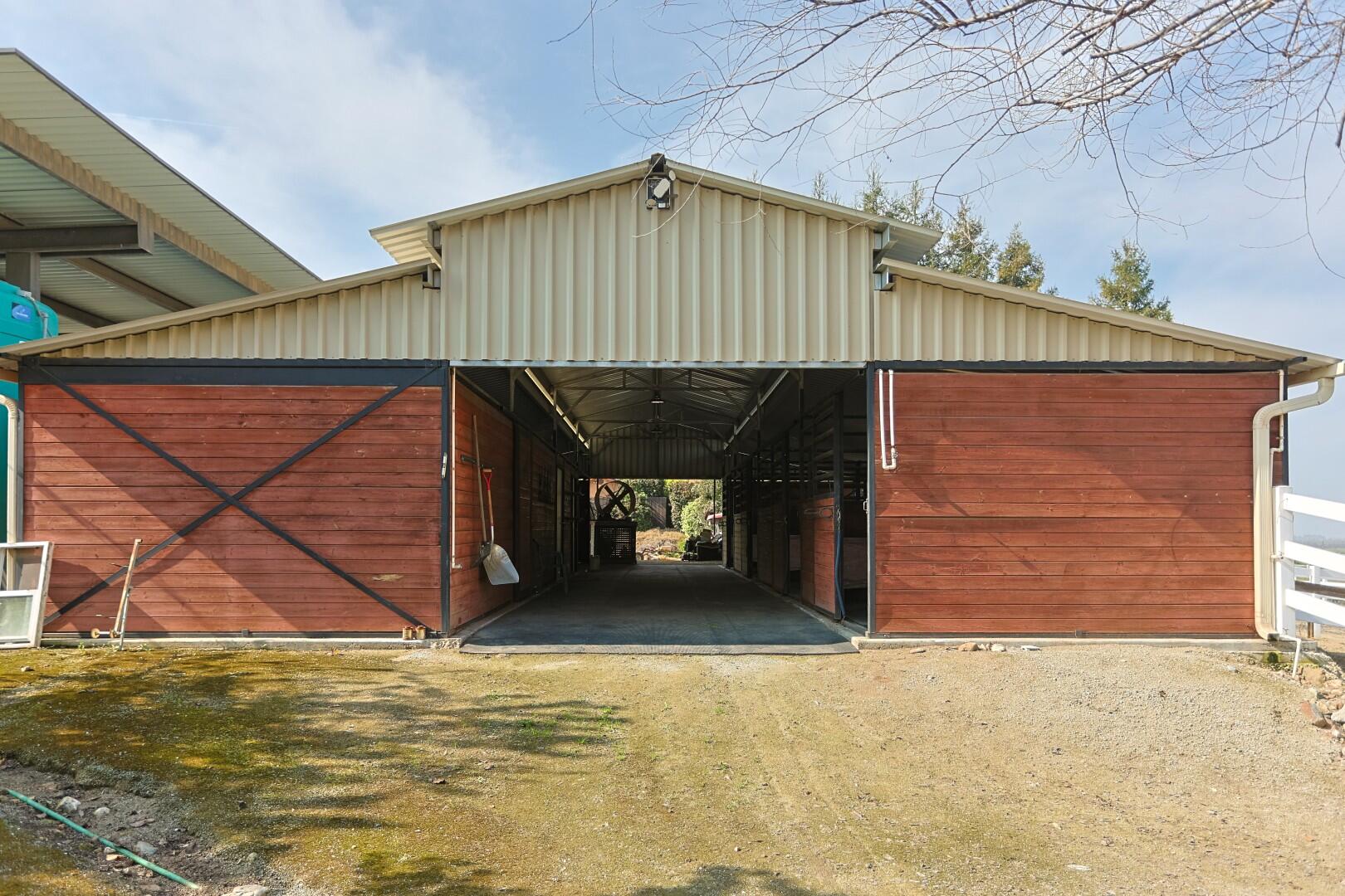 24211 Johns Dr, Porterville, CA 93257