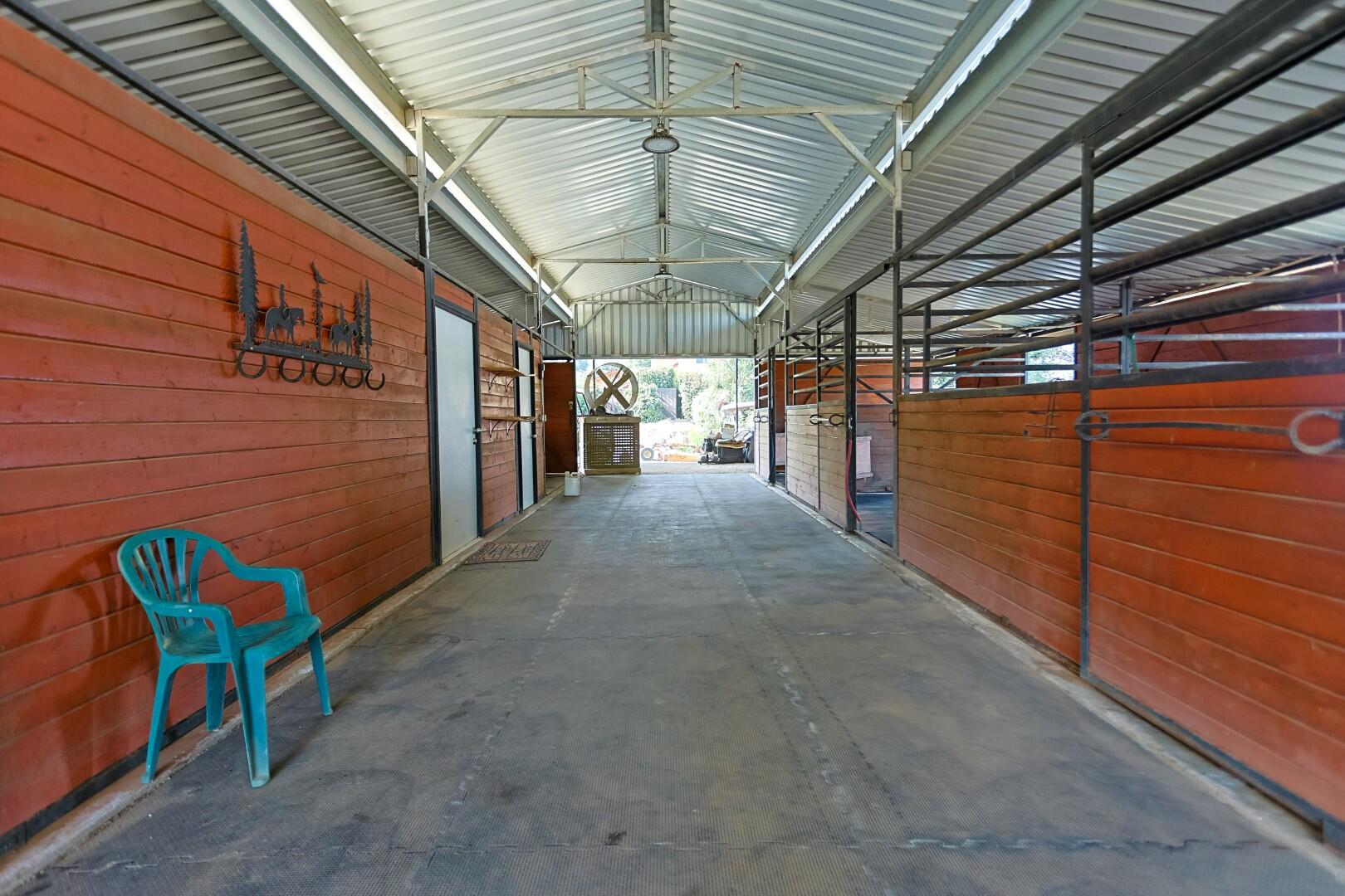 24211 Johns Dr, Porterville, CA 93257