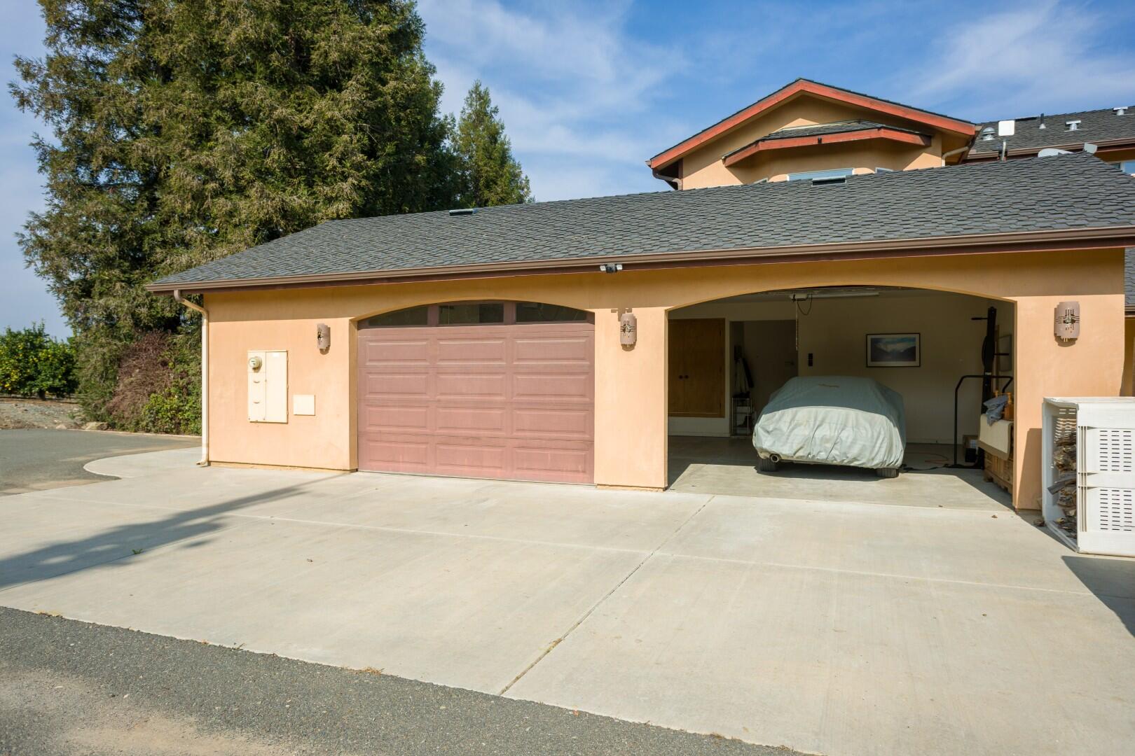 24211 Johns Dr, Porterville, CA 93257