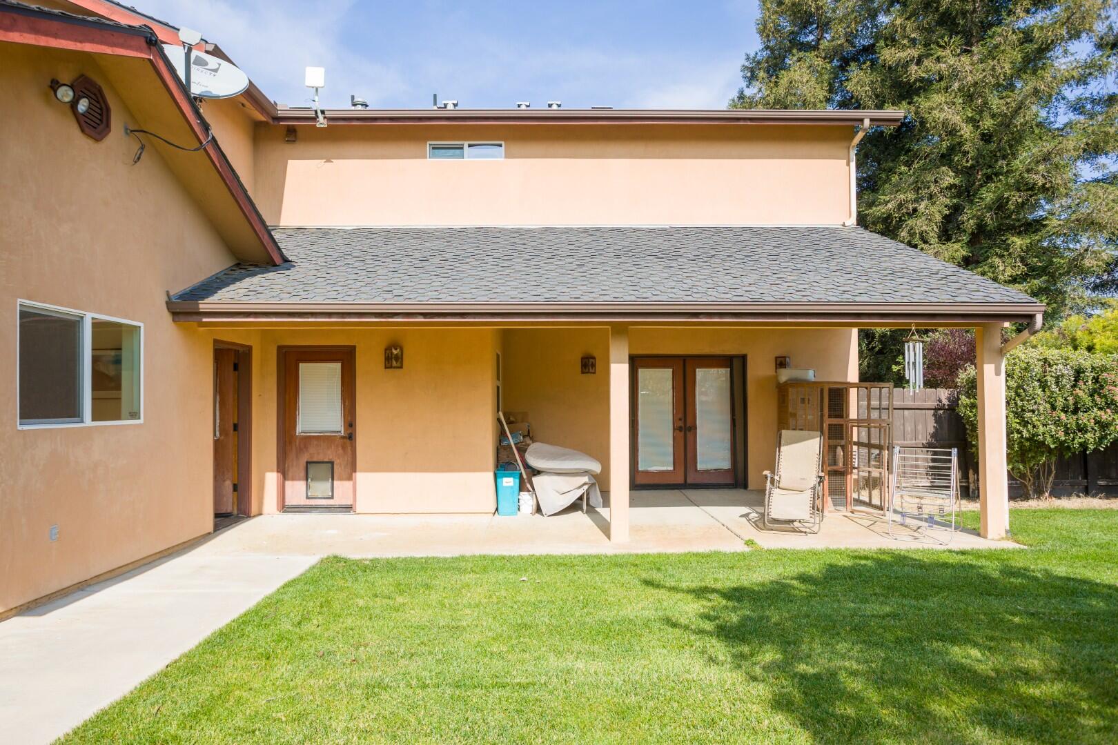 24211 Johns Dr, Porterville, CA 93257